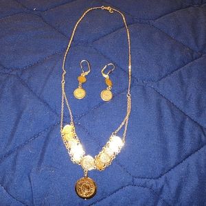 Golden necklace/earrings set